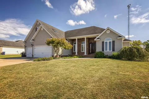 1305 Cardinal Dr, Marion, IL 62959