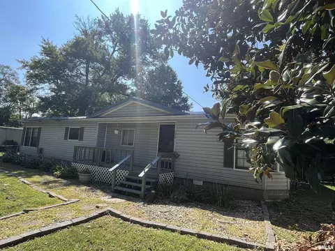 606 E Camp St, Iuka, IL 62849 photo 2