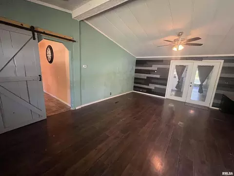 606 E Camp St, Iuka, IL 62849 photo 4