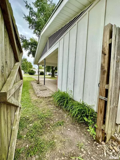 711 E 4th St, Flora, IL 62839 photo 30