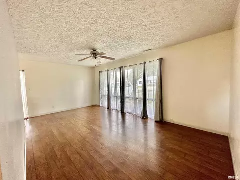 711 E 4th St, Flora, IL 62839 photo 6