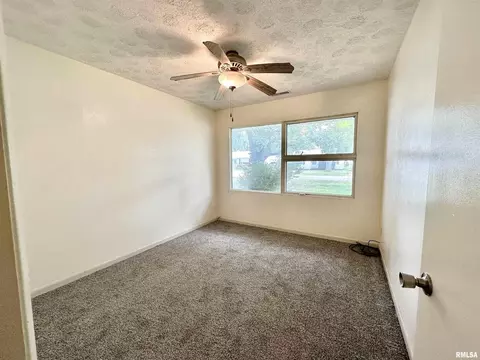 711 E 4th St, Flora, IL 62839 photo 26