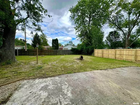 711 E 4th St, Flora, IL 62839 photo 34