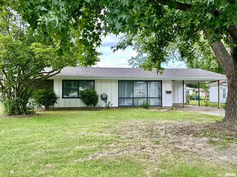 711 E 4th St, Flora, IL 62839 photo 2