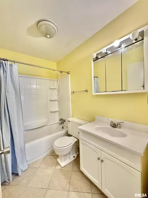 711 E 4th St, Flora, IL 62839 photo 18