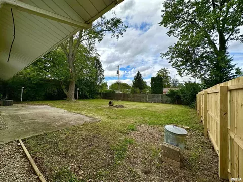 711 E 4th St, Flora, IL 62839 photo 32