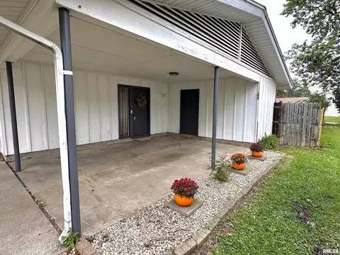 711 E 4th St, Flora, IL 62839 photo 3