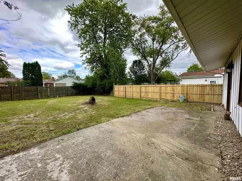 711 E 4th St, Flora, IL 62839 photo 33