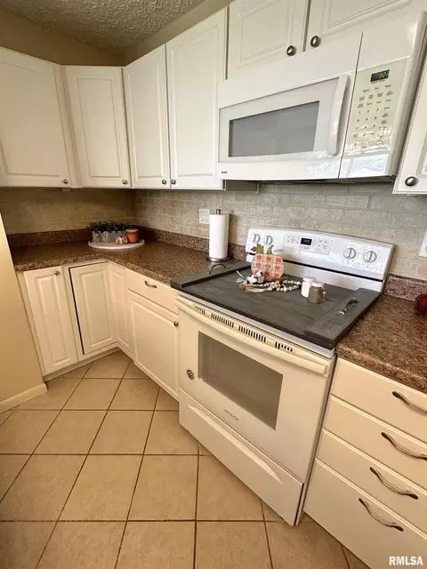 711 E 4th St, Flora, IL 62839 photo 12