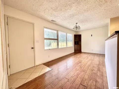 711 E 4th St, Flora, IL 62839 photo 8