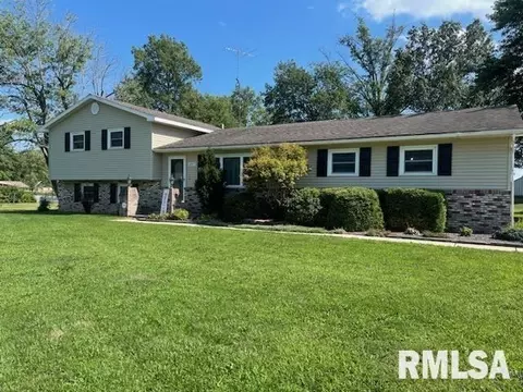 6097 E Dayton Dr, Woodlawn, IL 62898