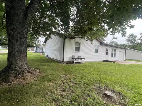 122 Lamar St, Salem, IL 62881 photo 3