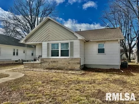 107 N Oak St, Hoffman, IL 62250