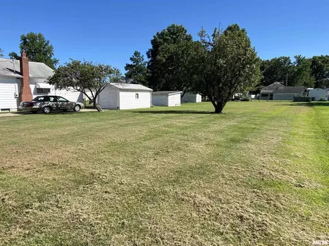 1105 E Reeves St, Marion, IL 62959 photo 4