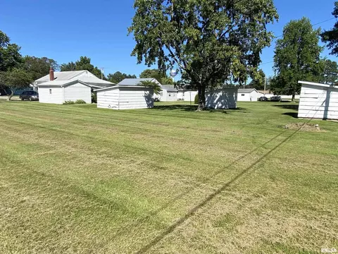 1105 E Reeves St, Marion, IL 62959 photo 6