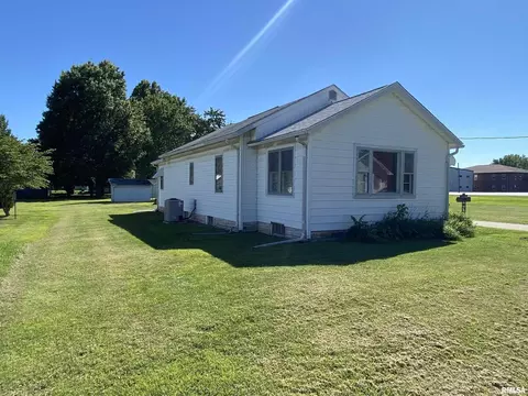 1105 E Reeves St, Marion, IL 62959 photo 2
