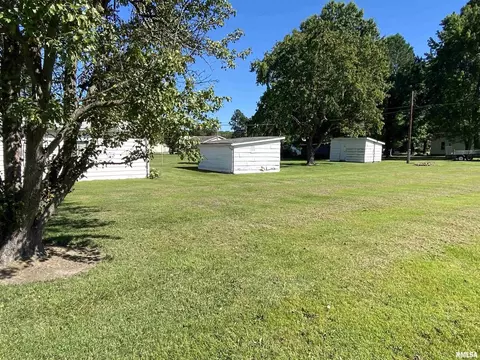 1105 E Reeves St, Marion, IL 62959 photo 8
