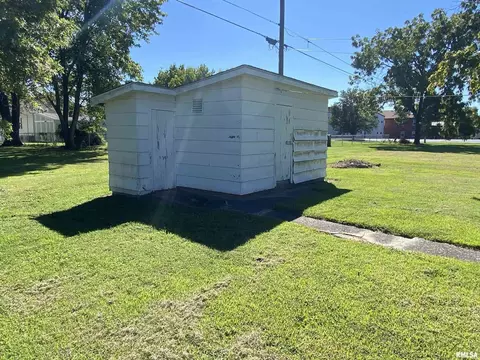 1105 E Reeves St, Marion, IL 62959 photo 10