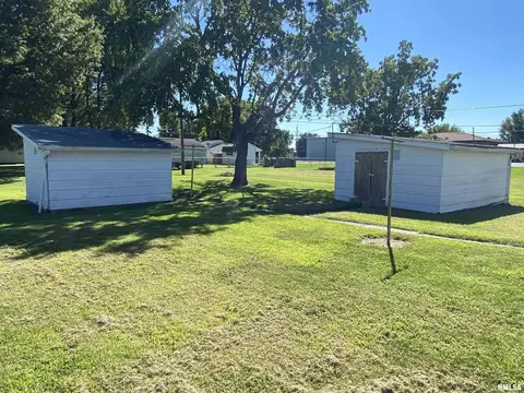 1105 E Reeves St, Marion, IL 62959 photo 9