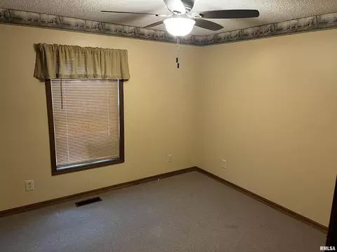 1612 Jasper St, Eldorado, IL 62930 photo 22