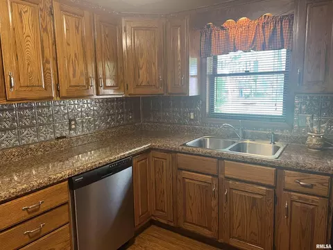 1612 Jasper St, Eldorado, IL 62930 photo 10