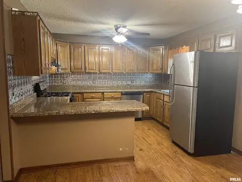 1612 Jasper St, Eldorado, IL 62930 photo 11