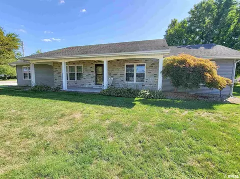 4 Sunset Dr, Flora, IL 62839