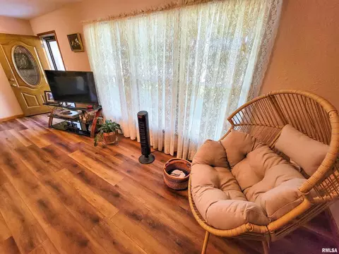 4 Sunset Dr, Flora, IL 62839 photo 9