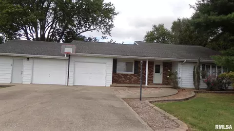 805 W Race St, Ridgway, IL 62979