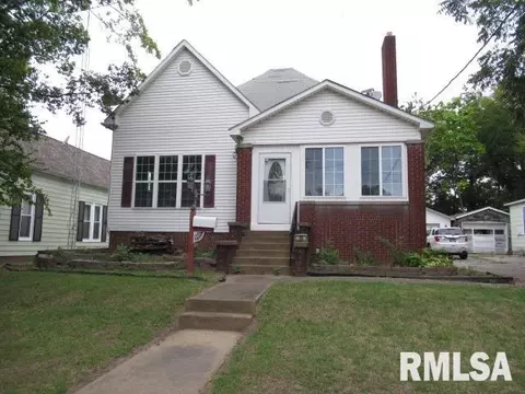 28 W South St, Harrisburg, IL 62946