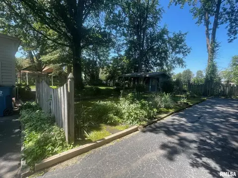 105 Martin St, Benton, IL 62812 photo 7