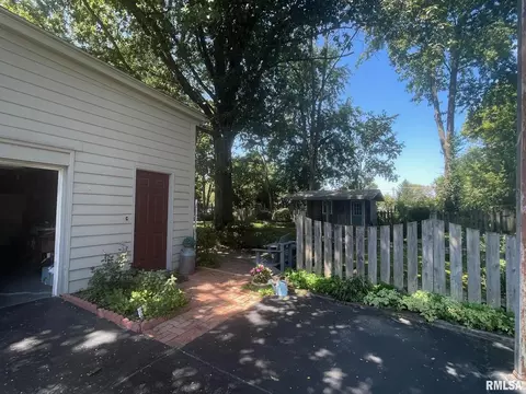 105 Martin St, Benton, IL 62812 photo 8