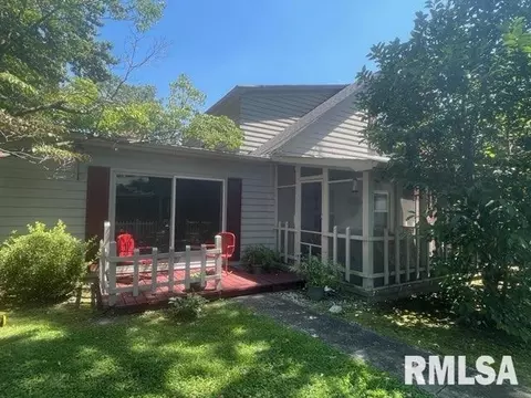 105 Martin St, Benton, IL 62812