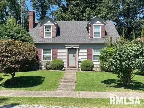 105 Martin St, Benton, IL 62812 photo 2