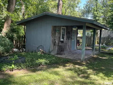 105 Martin St, Benton, IL 62812 photo 4