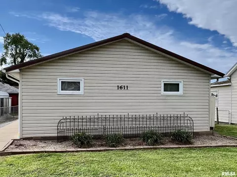 1611 Spruce St, Murphysboro, IL 62966