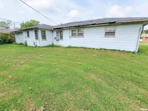 835 W 5th St, Flora, IL 62839 photo 2