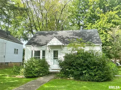 708 N James St, Carbondale, IL 62901