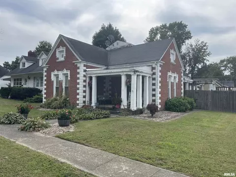 109 S 9th St, Herrin, IL 62948
