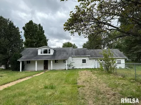 814 Mckinley St, Benton, IL 62812