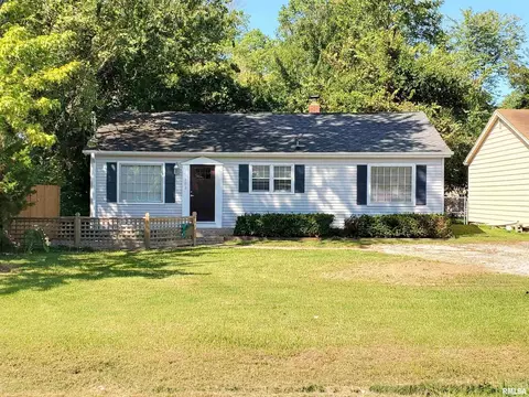 702 S James St, Carbondale, IL 62901