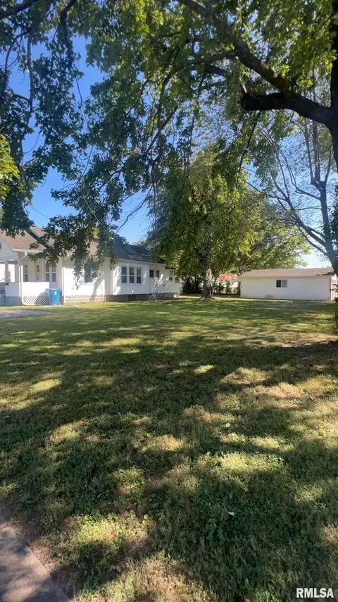 610 W Helen Ave, Christopher, IL 62822 photo 29