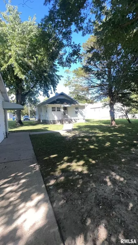 610 W Helen Ave, Christopher, IL 62822 photo 27