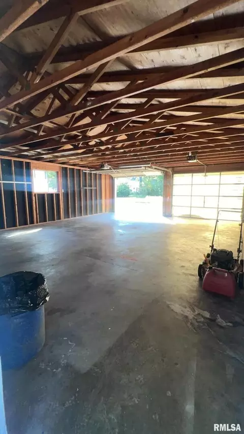 610 W Helen Ave, Christopher, IL 62822 photo 16