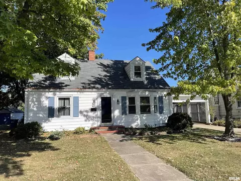 638 W Oak St, Carmi, IL 62821