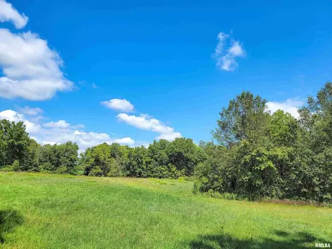 000 Bobwhite Rd, Louisville, IL 62858