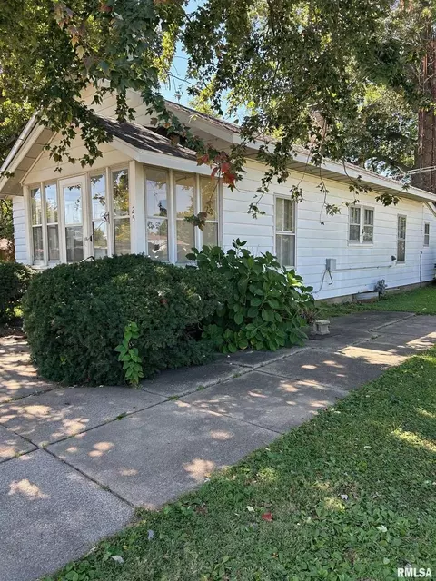 21 S And 25 S Walnut St, Tamaroa, IL 62888