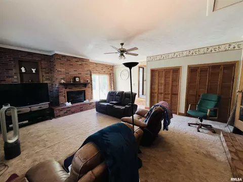 1103 Washington St, Eldorado, IL 62930 photo 12