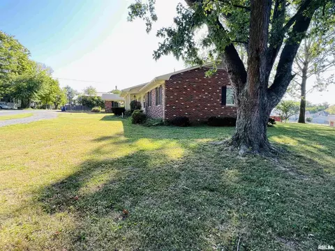1103 Washington St, Eldorado, IL 62930 photo 7