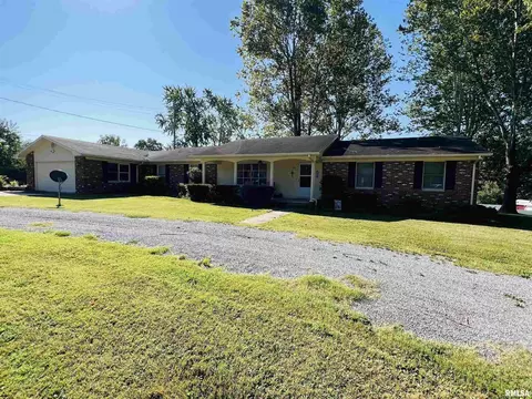 1103 Washington St, Eldorado, IL 62930 photo 2